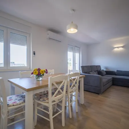 Saltare Solis Apartment